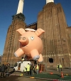 The Simpsons Spider Pig flys over Battersea Power Station!